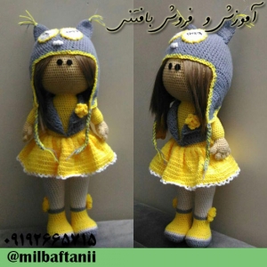 عروسک کلاه دار با لباس زرد